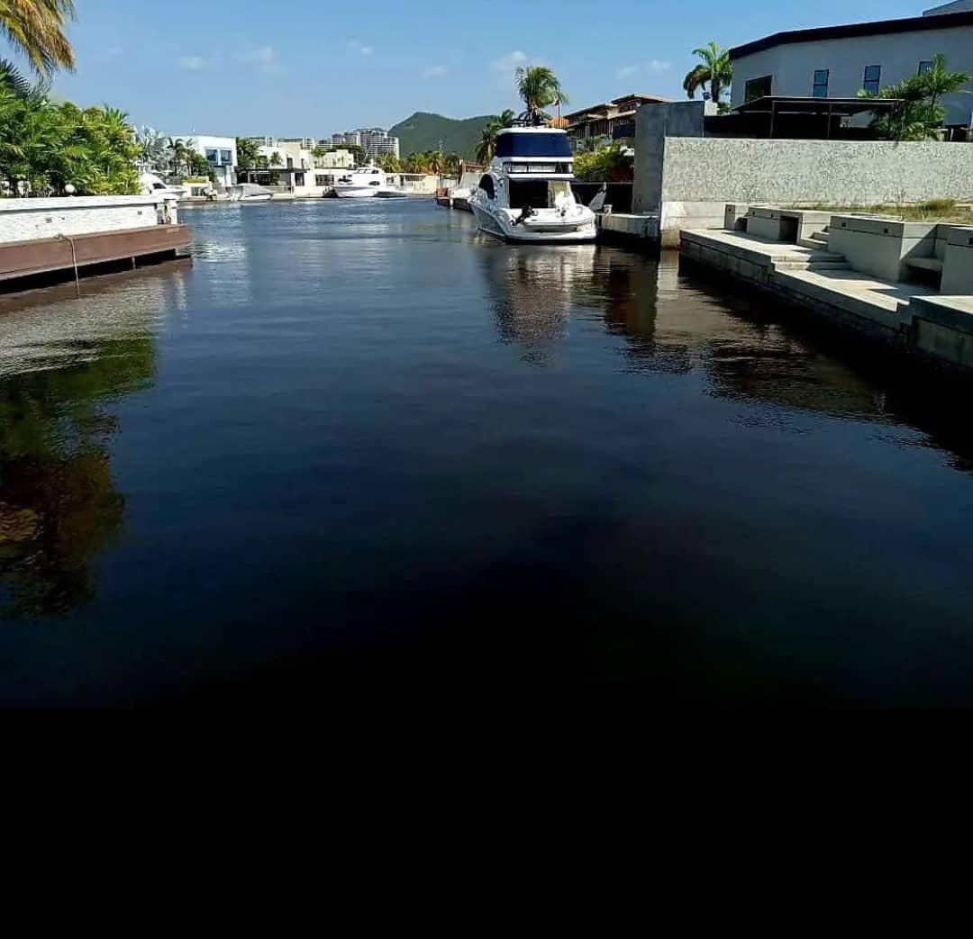 Parcela de Esquina en Venta en Las Villas